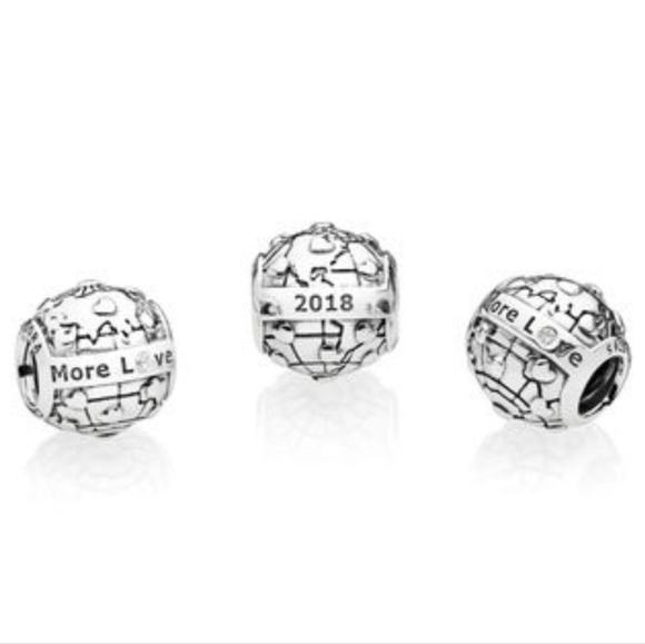 Pandora 2018 Club Charm with Diamond - Picture 11 of 11